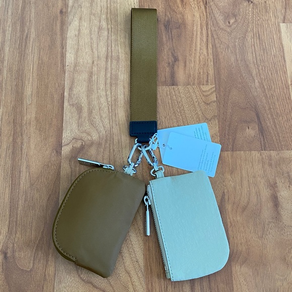 ❤️ Lululemon Dual Pouch Wristlet in Trench/Burnt Caramel/Black NWT - Picture 5 of 5